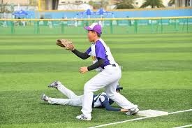 铃木一朗在 2016 年达成生涯第 3000 支安打，以三垒安打方式步入名人堂级殿堂